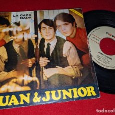 Discos de vinilo: JUAN & JUNIOR LA CAZA/NADA 7'' SINGLE 1967 NOVOLA. Lote 363810960