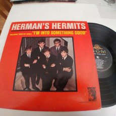 Discos de vinilo: HERMAN'S HERMITS-LP I'M INTO SOMETHING GOOD. Lote 364516366