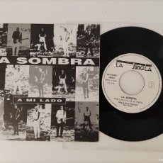 Discos de vinilo: SINGLE 85 LA SOMBRA - A MI LADO. Lote 364720041