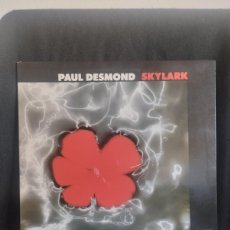 Discos de vinilo: LP GATEFOLD, PAUL DESMOND FEATURING GABOR SZABO - SKYLARK 1983 ESPAÑA, IMPECABLE. Lote 365268056