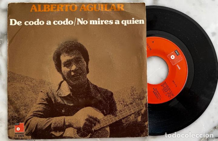 Discos de vinilo: ALBERTO AGUILAR. DE CODO A CODO. SINGLE ORIGINAL ESPA&Ntilde;A 1975 - Foto 1