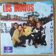 Discos de vinilo: LOS BRAVOS: ”UNO COME NOI (SAN REMO 1967)” SINGLE VINILO 1967. Lote 366705021