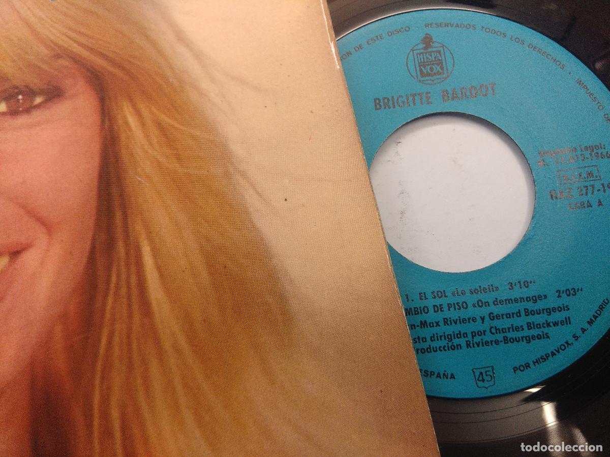 Discos de vinilo: BRIGITTE BARDOT/ME CAMBIO DE PISO/SINGLE. - Foto 2