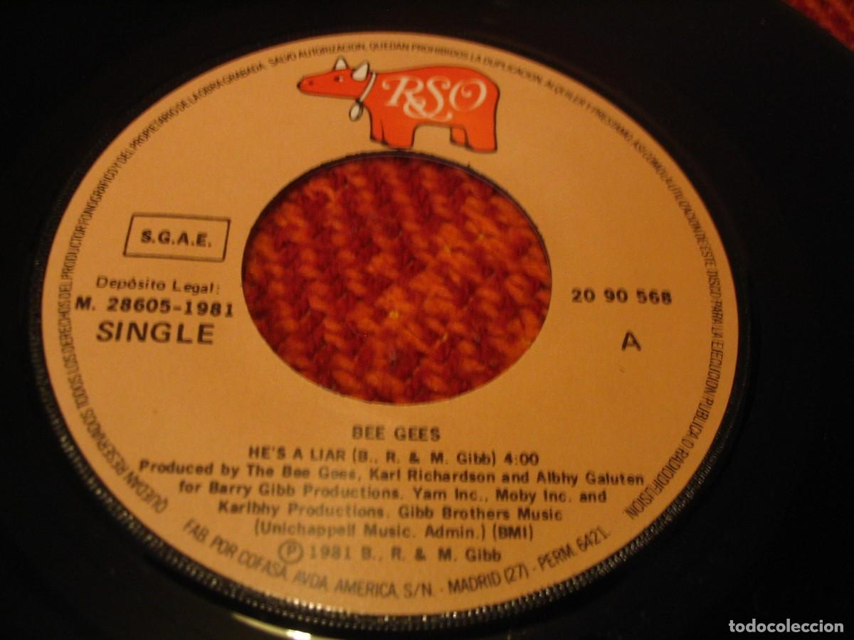 Discos de vinilo: BEE GEES SINGLE 45 HE`S A LIAR RSO ESPA&Ntilde;A 1981 - Foto 3