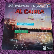 Discos de vinilo: AL CAIOLA Y SUS SIETE MAGNÍFICOS – MEDIANOCHE EN MOSCÚ ,VINYL 7” EP 1962 SPAIN HU 067-58. Lote 394875974