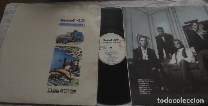 Discos de vinilo: LEVEL 42 STARING-LP-ESPA&Ntilde;A-1988- - Foto 1