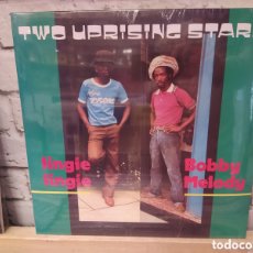 Discos de vinilo: SINGIE SINGIE, BOBBY MELODY ‎– TWO UPRISING STARS. LP VINILO PRECINTADO.. Lote 373836149