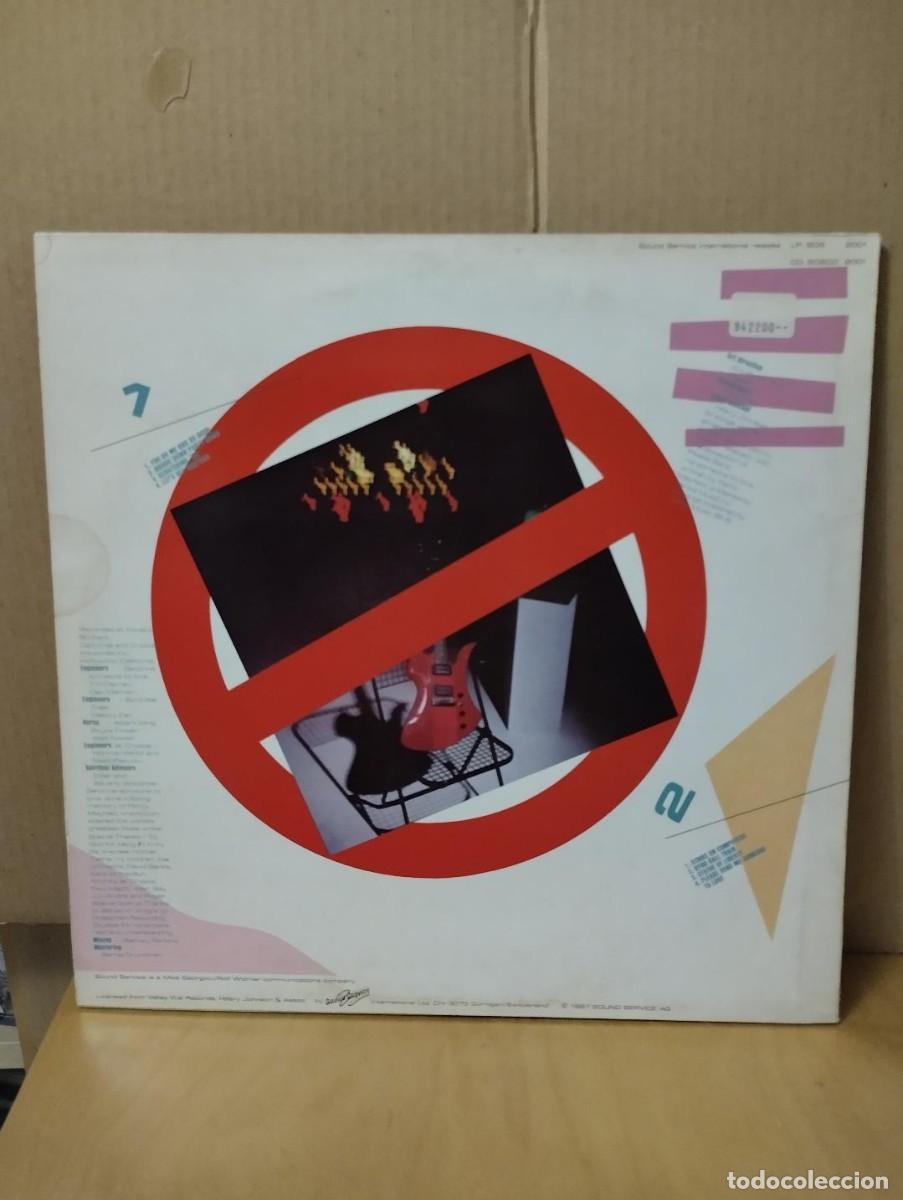 Discos de vinilo: JOHNNY GUITAR WATSON ---- STRIKE ON COMPUTERS - Foto 2
