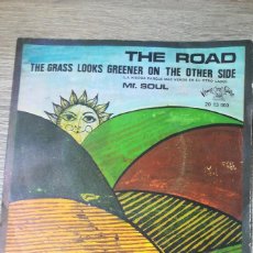 Discos de vinilo: THE ROAD THE GRASS LOOKS GREENER ON THE OTHER SIDE SINGLE NUEVO VINILO 1970 ED ESPAÑA