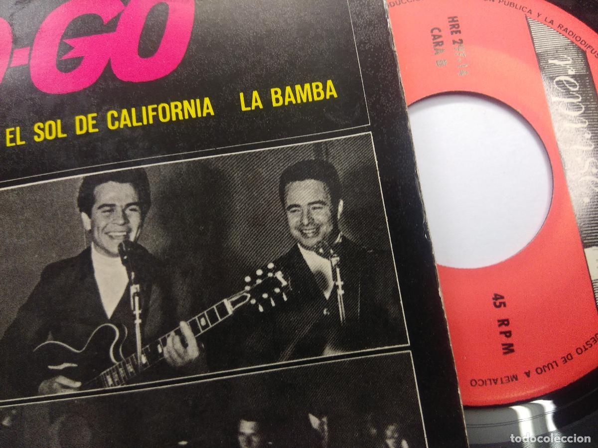 Discos de vinilo: TONY,VIC Y MANUEL/A GO-GO/SINGLE. - Foto 2
