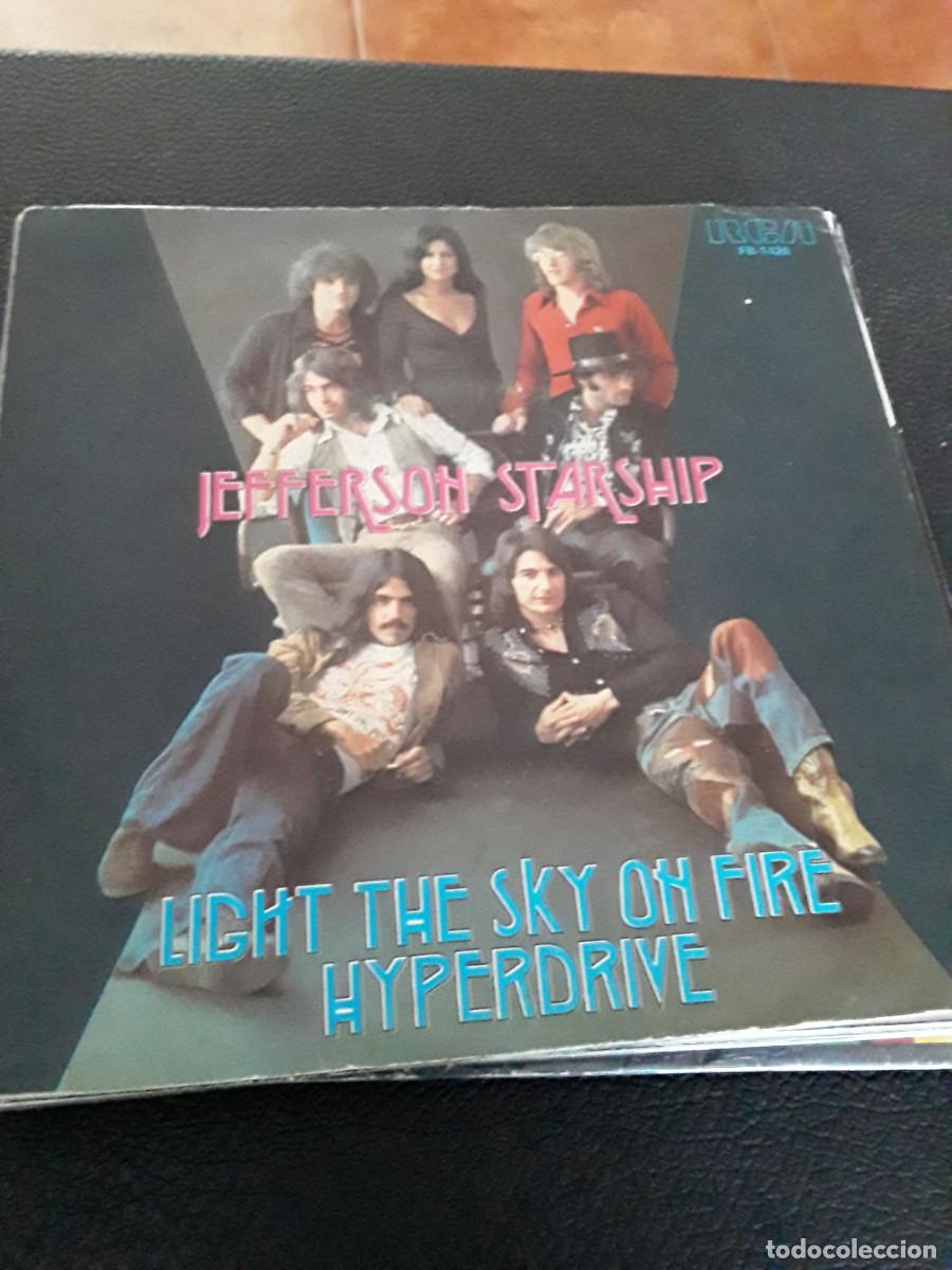 Discos de vinilo: Jefferson Starship &lrm;&ndash; Light The Sky On Fire - simple 7 - Foto 1