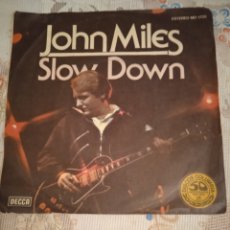 Discos de vinilo: JOHN MILES. SLOW DOWN. SINGLE.. Lote 376287464