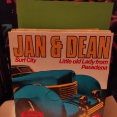 Discos de vinil: JAN & DEAN - SURF CITY / LITTLE OLD LADY FROM PASASENA 7”. Lote 376986329