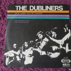 Discos de vinilo: THE DUBLINERS – SEVEN DRUNKEN NIGHTS ,VINYL 7” SINGLE 1968 SPAIN SN 20221. Lote 377158319
