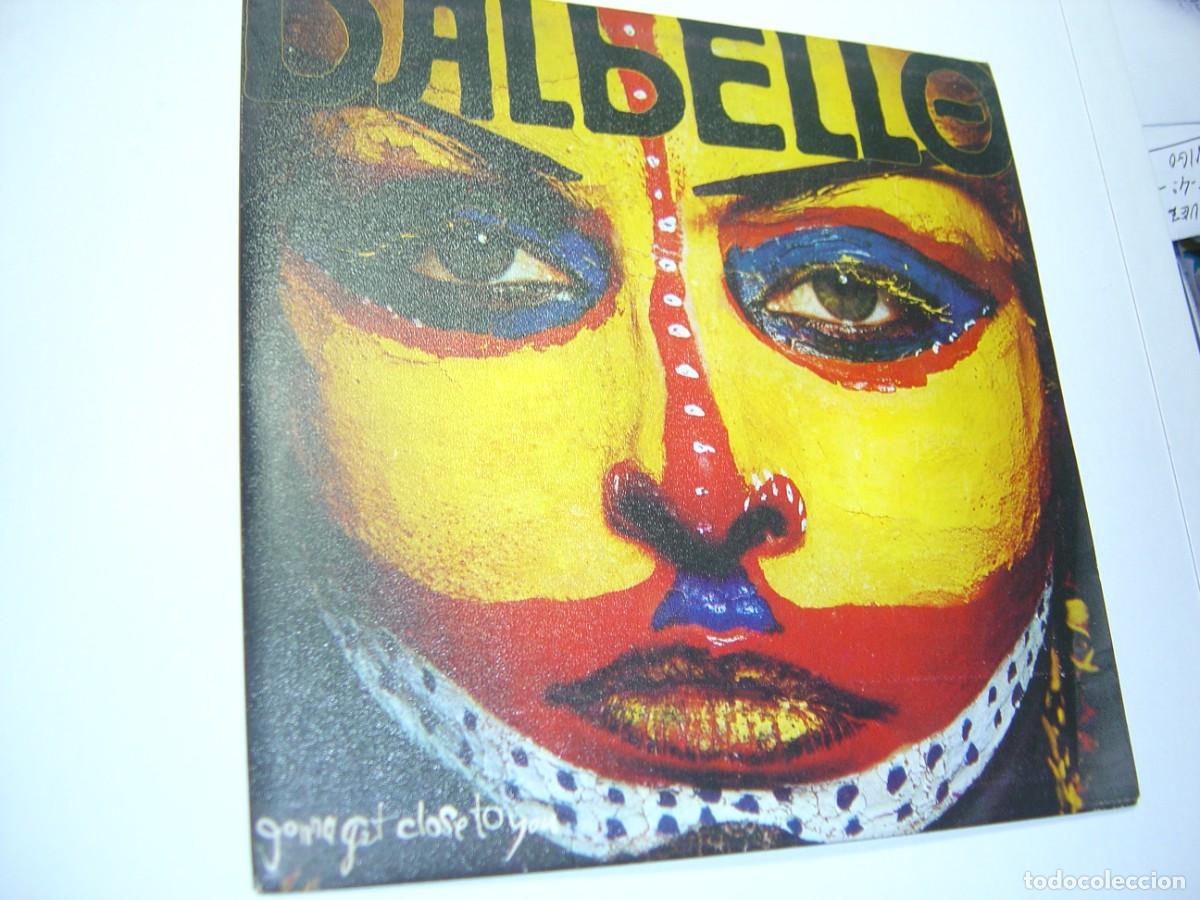 Discos de vinilo: single dalbello. gonna get close to you. quil ty by association. capitol 1984 spain (seminuevo)