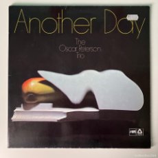 Discos de vinilo: THE OSCAR PETERSON TRIO ‎– ANOTHER DAY, NETHERLANDS MPS RECORDS. Lote 378876559
