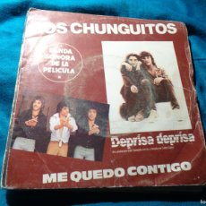 Disques de vinyle: LOS CHUNGUITOS. DEPRISA, DEPRISA / ME QUEDO CONTIGO. BSO. ODEON, 1980. Lote 379835554