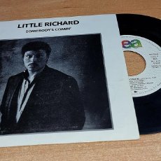 Discos de vinilo: LITTLE RICHARD SOMEBODY'S COMIN' 7” SINGLE VINILO PROMO DEL AÑO 1987 CONTIENE 2 TEMAS. Lote 380555234