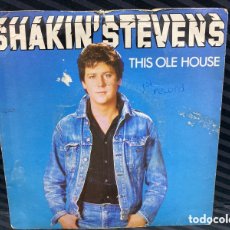 Discos de vinilo: SHAKIN' STEVENS - THIS OLE HOUSE ( 7”, 45 RPM, SINGLE, BLUE INJECTION LABELS) UK, 1981. Lote 380816944