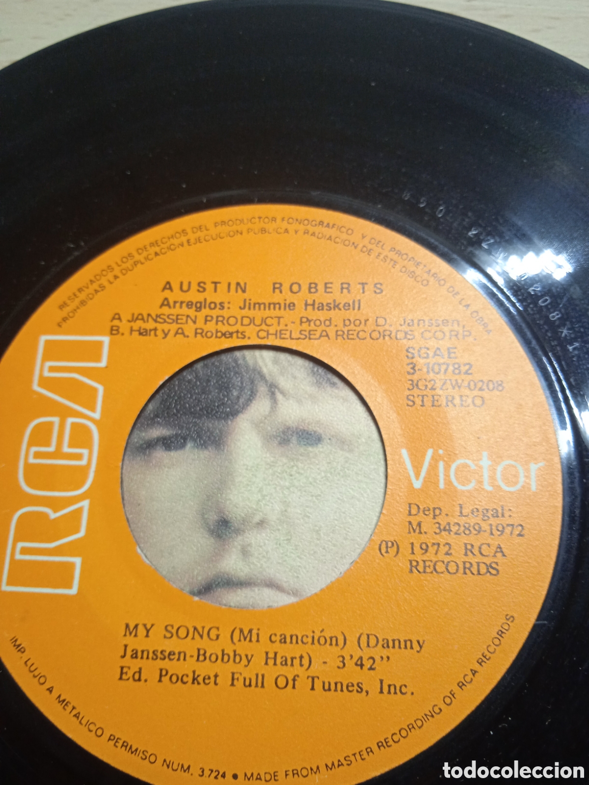 Discos de vinilo: Single 7&rdquo; Austin Roberts 1972 Something wrong With me - Foto 3