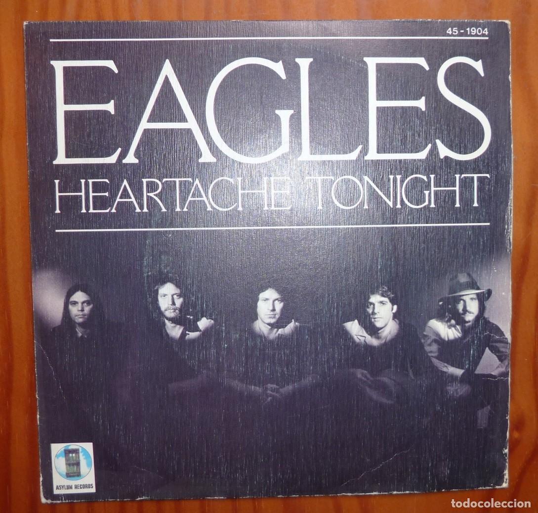 Discos de vinilo: EAGLES / HEARTACHE TONIGHT / 1979 / SINGLE - Foto 1