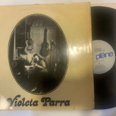 Discos de vinilo: LP VIOLETA PARRA – SANTIAGO, PENANDO ESTAS. EDICION ALEMANA DE 1976. Lote 381491784