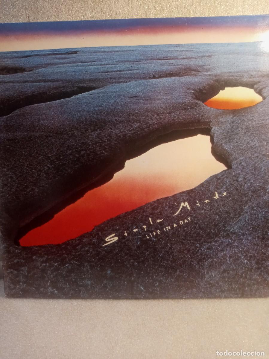 Discos de vinilo: SIMPLE MINDS - LIFE IN A DAY. - Foto 1