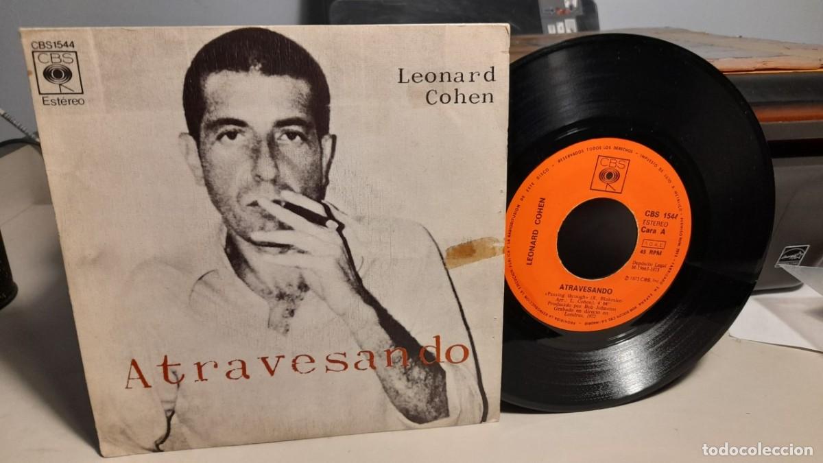 Discos de vinilo: SG LEONARD COHEN : ATRAVESANDO (PASSING THROUGH ) + 1 - Foto 1