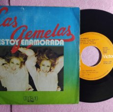 Discos de vinilo: 7” LAS GEMELAS - ESTOY ENAMORADA - RCA PB-7686 - SPAIN PRESS (EX-/EX+). Lote 390145969