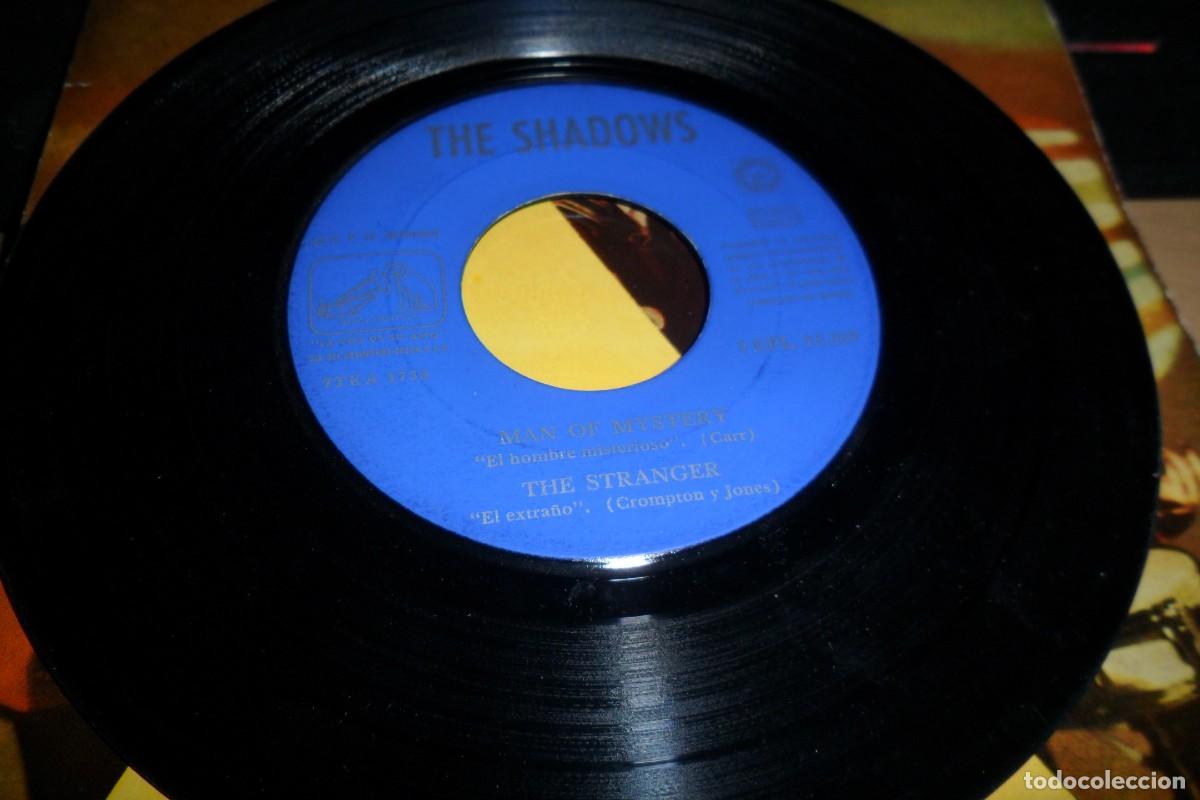 Discos de vinilo: THE SHADOWS - APACHE + 3 ep 1961 - Foto 3