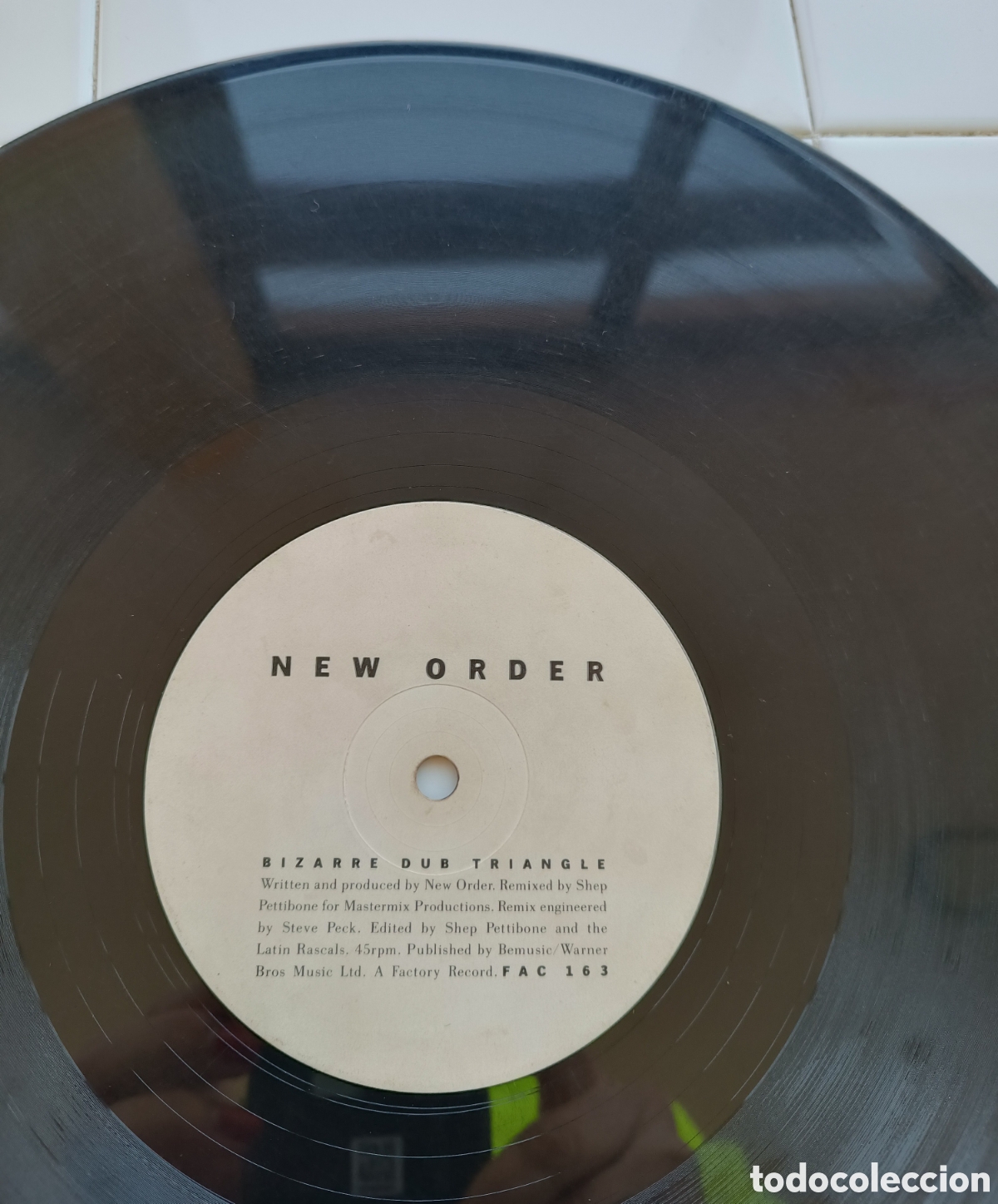 Discos de vinilo: NEW ORDER. Bizarre dub triangle. 1986 - Foto 2
