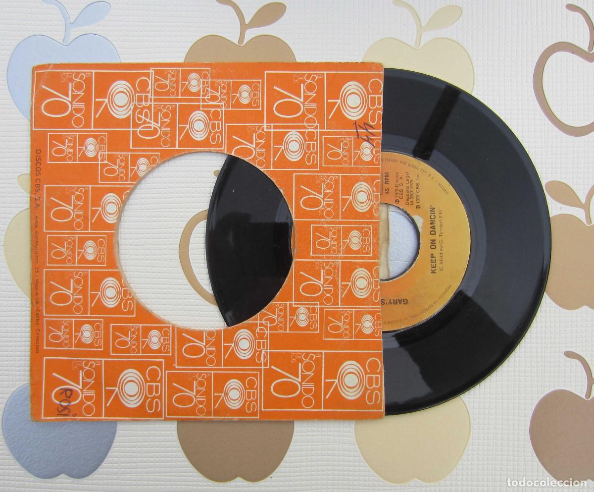 Discos de vinilo: DISCO SINGLE VINILO GARY&acute;S GANG - KEEP ON DANCIN - Foto 1