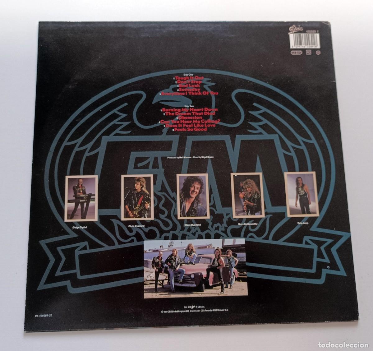 Discos de vinilo: LP FM - TOUGH IT OUT - Foto 2