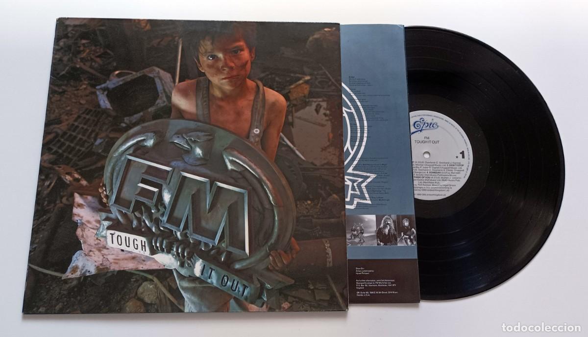 Discos de vinilo: LP FM - TOUGH IT OUT - Foto 3