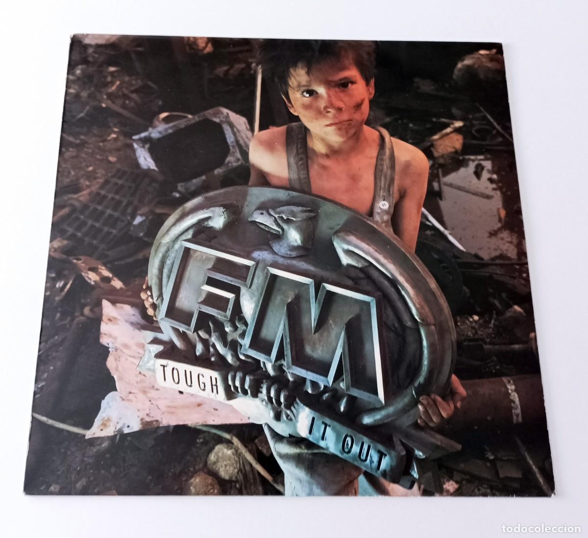 Discos de vinilo: LP FM - TOUGH IT OUT - Foto 1