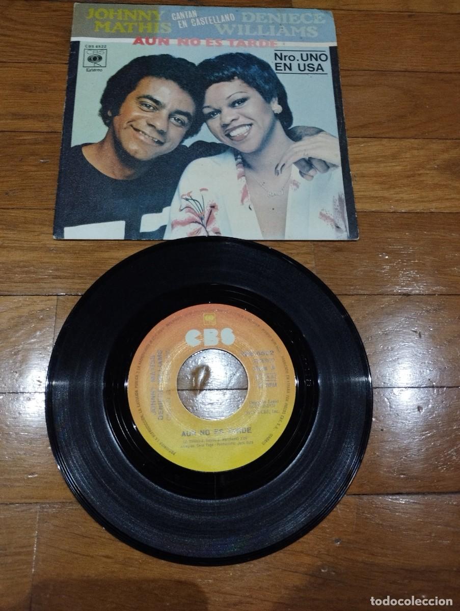 Discos de vinilo: JOHNNY MATHIS & DENIECE WILLIAMS - AUN NO ES TARDE - SINGLE 1978 - Foto 1