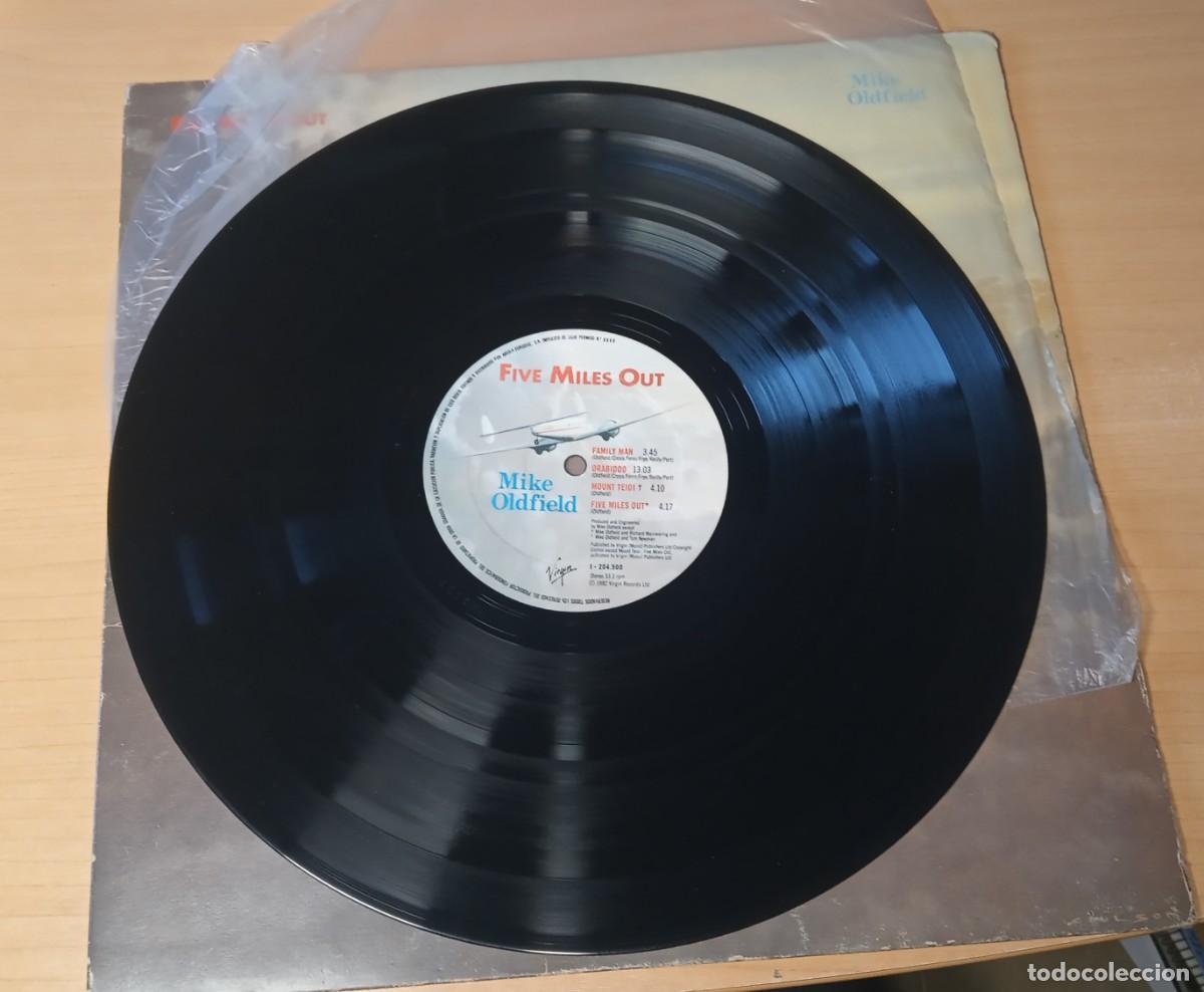 Discos de vinilo: LP &rdquo;Five miles out&rdquo; Mike Oldfield 1982 - Foto 4