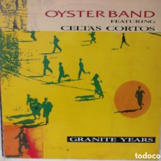 Discos de vinilo: OYSTER BAND FEATURING CELTAS CORTOS - GRANITE YEARS (12”, MAXI). Lote 397830129