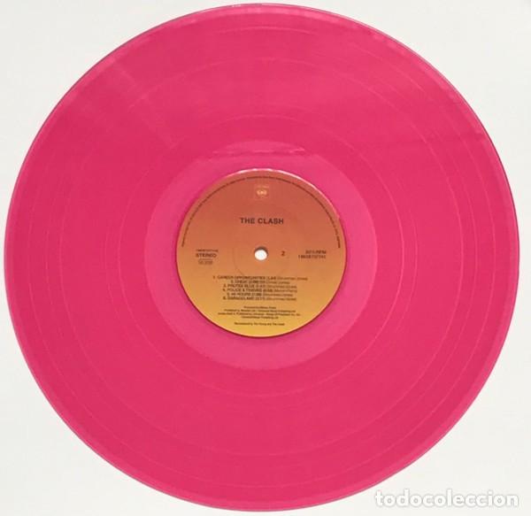 Discos de vinilo: The Clash &lrm;&ndash; The Clash - LP - Vinilo ROSA TRANSPARENTE - Foto 3