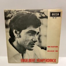 Discos de vinilo: SINGLE - ENGELBERT HUMPERDINCK - TEN GUITARS - RELEASE ME - DECCA - 1966. Lote 399008469
