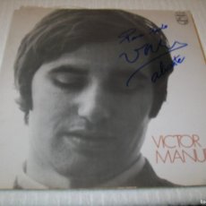 Discos de vinilo: VÍCTOR MANUEL - LP 1970 - PORTADA TRIPLE CON LETRAS EN EL INTERIOR ..EJEMPLAR FIRMADO - BUEN ESTADO. Lote 399635049