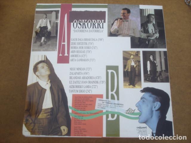 Discos de vinilo: Oskorri Datorrena Datorrela - Foto 2