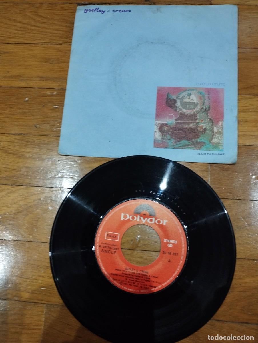Discos de vinilo: GODLEY & CREME - UNDER YOUR THUMB - SINGLE 1981 - Foto 1