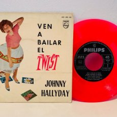 Discos de vinilo: JOHNNY HALLYDAY EP BAILAR TWIST VINILO ROSA. Lote 400956379