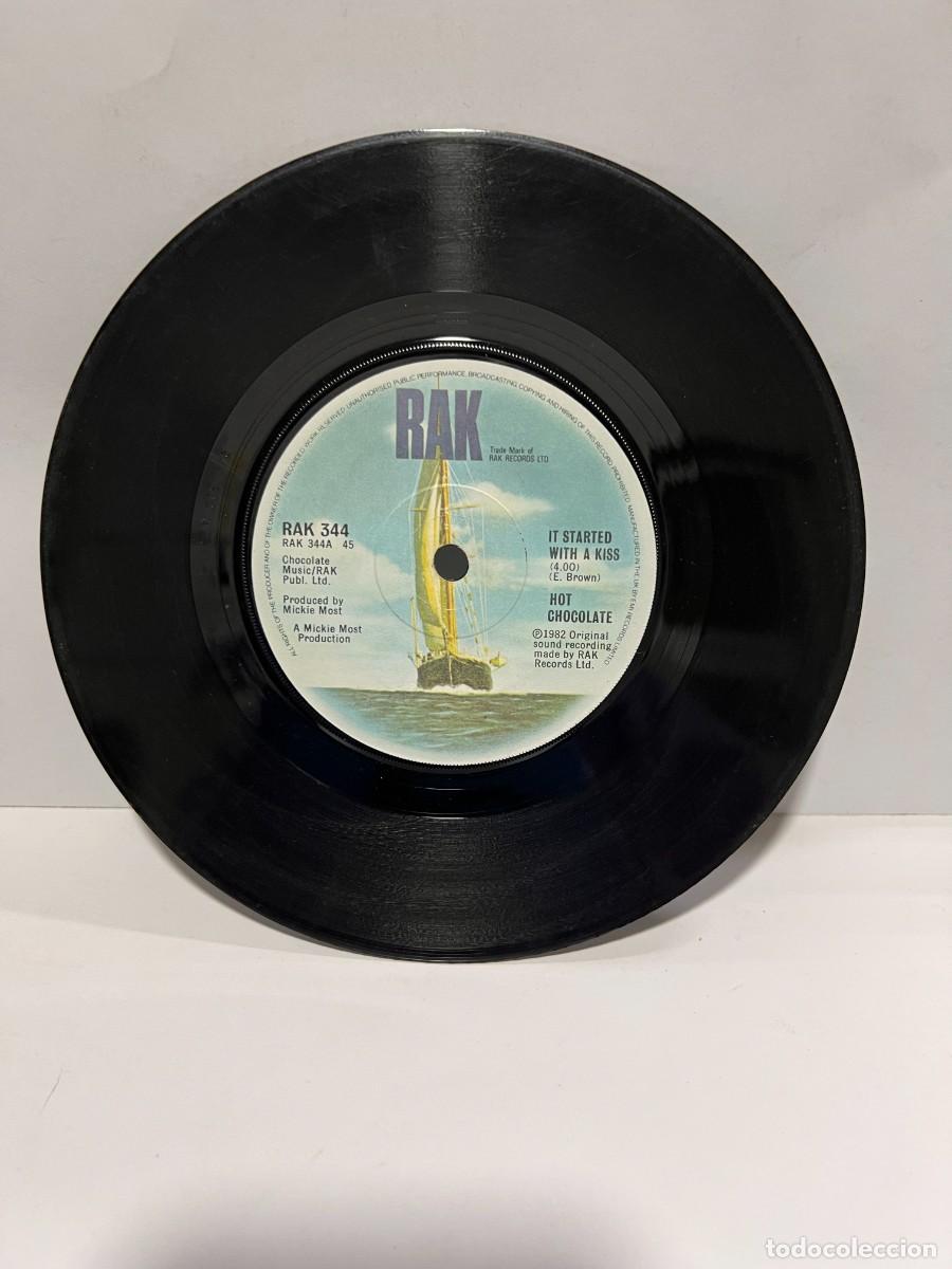 Discos de vinilo: SINGLE - HOT CHOCOLATE - ITS STARTED WITH A KISS / EMOTION EXPLOSION - RAK - 1982 - Foto 3
