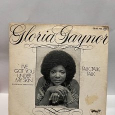 Discos de vinilo: SINGLE - GLORIA GAYNOR - I'VE GOT YOU UNDER MY SKIN / TALK - POLYDOR - MADRID 1976. Lote 401259169