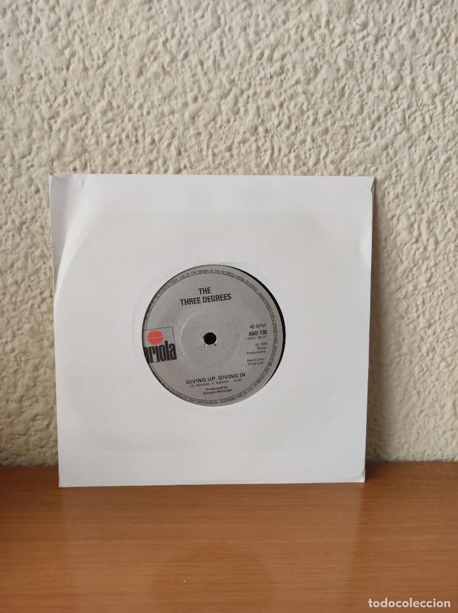 Discos de vinilo: The Three Degrees &ndash; Giving Up, Giving In - Foto 1