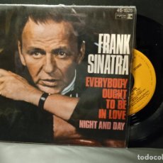 Discos de vinilo: FRANK SINATRA EVERYBODY OUGHT TO BE IN …. SINGLE SPAIN 1977 PEPETO TOP. Lote 401664359