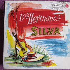 Discos de vinilo: LOS HERMANOS SILVA - LA FLOR DE LA CANELA/CUANDO TU ME QUIERAS/YO VENDO UNOS OJOS NEGROS + 1. Lote 402054264