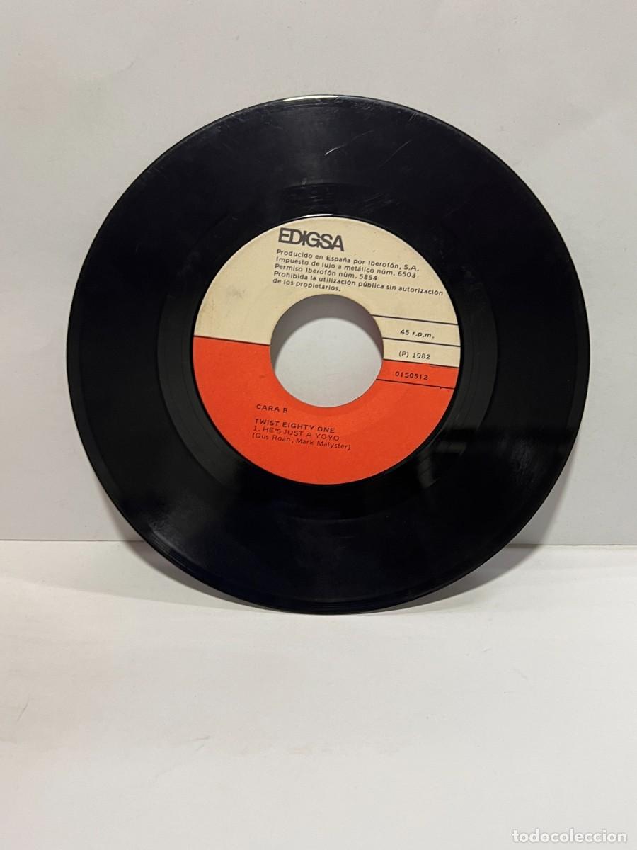 Discos de vinilo: SINGLE - TWIST EIGHTY ONE - LETS TWIST AGAIN - EDIGSA - BARCELONA 1982 - Foto 3